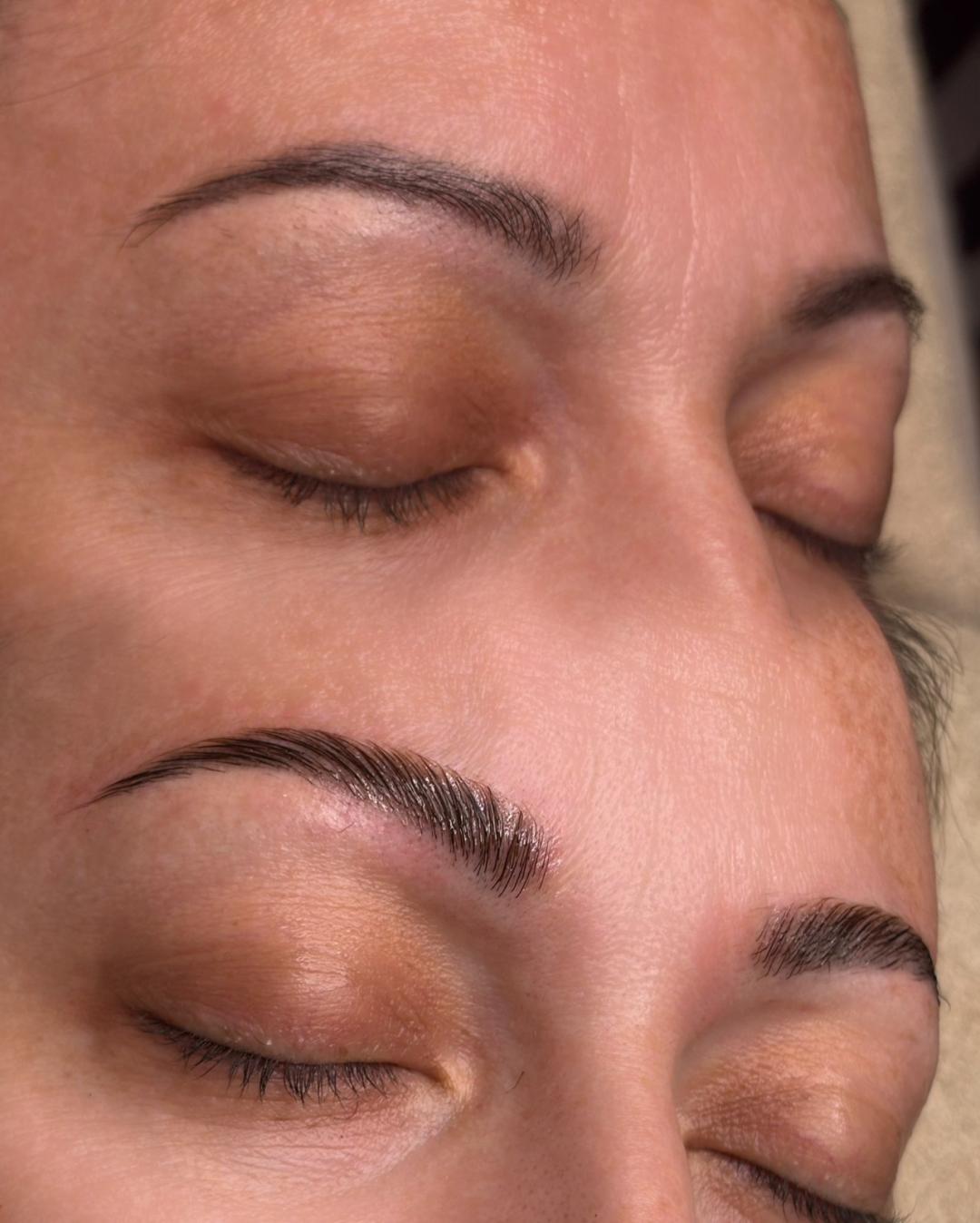 Aora #novisad Obrve Brow lift