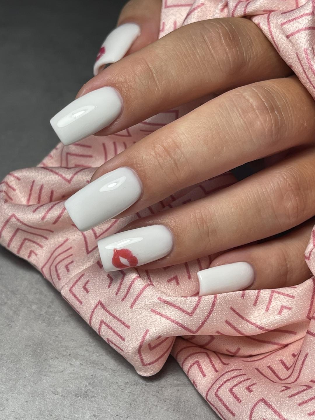 Korekcija izlivanja noktiju - L dužina - Elle beauty center, Novi Sad Izlivanje noktiju Nokti Izlivanje noktiju, Novi Sad, Grbavica, Liman, Adamićevo