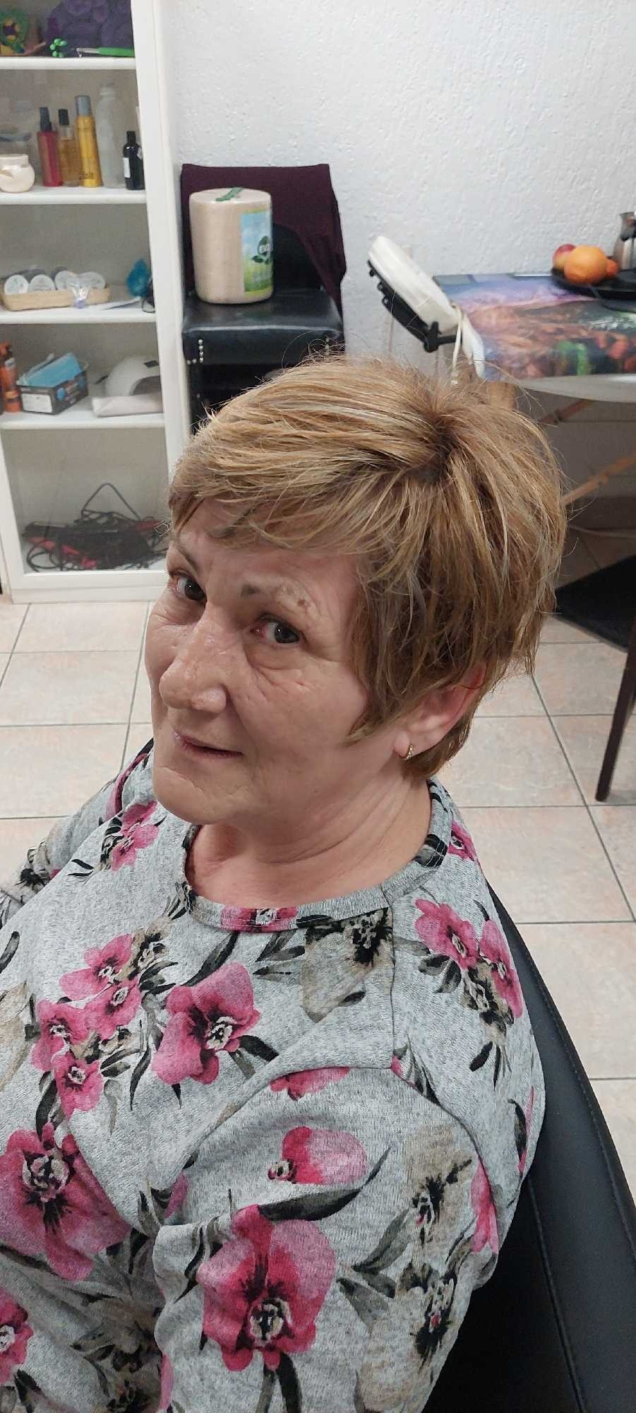 Žensko šišanje + feniranje - kosa srednje dužine - TeoS - Zemun, Beograd Žensko šišanje Frizerski saloni Žensko šišanje, Beograd, Zemun Centar