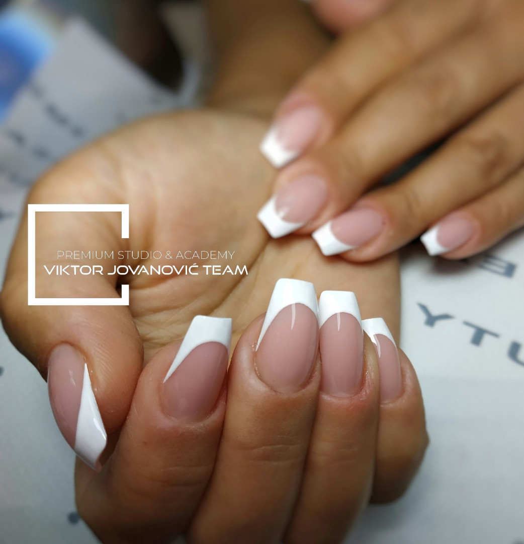 Korekcija noktiju - S velicina - BEAUTY CENTER Viktor Jovanović, Subotica Izlivanje noktiju Nokti Izlivanje noktiju, Subotica, Centar