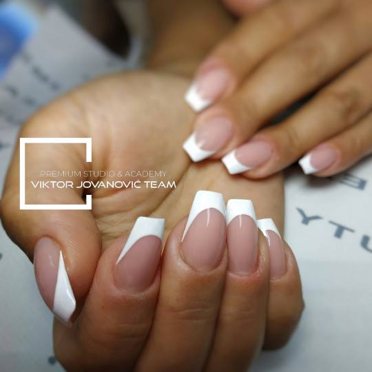 BEAUTY CENTER Viktor Jovanović #subotica Izlivanje noktiju Korekcija noktiju - S velicina