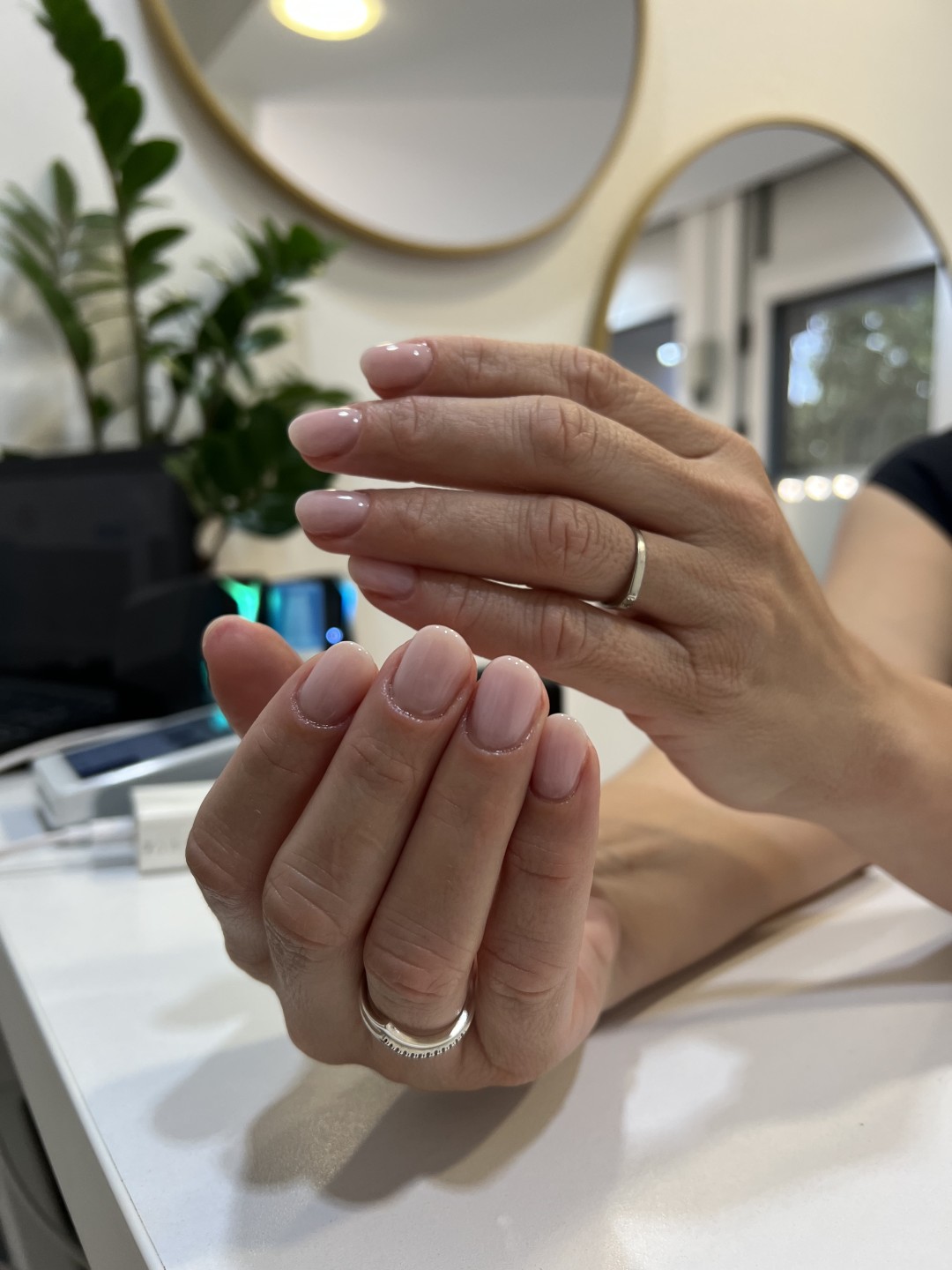 Studio Beauty Que #beograd Ojačavanje noktiju Ojačavanje prirodnih noktiju gelom