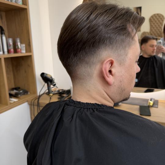 Studio Eleven Ladies&Gentlemen #beograd Muško šišanje Muško šišanje fade + pranje kose