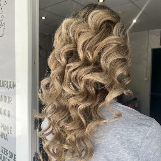 Super stil Marija #zrenjanin Uvijanje, lokne i talasi Afro / mokre lokne - duga kosa Frizerski salon