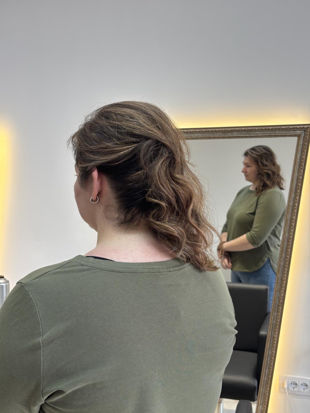 Svečana frizura - jednostavna - Atelier Kat, Beograd Svečane i frizure za svadbu Frizerski saloni Svečane i frizure za svadbu, Beograd, Mirijevo