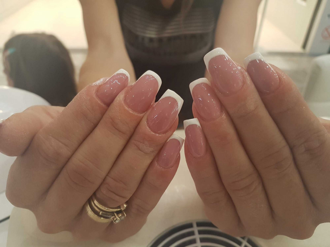 Izlivanje noktiju gelom + gel u boji - Alfaparf Nails, Beograd Izlivanje noktiju Nokti Izlivanje noktiju, Beograd, Karaburma, Višnjička banja