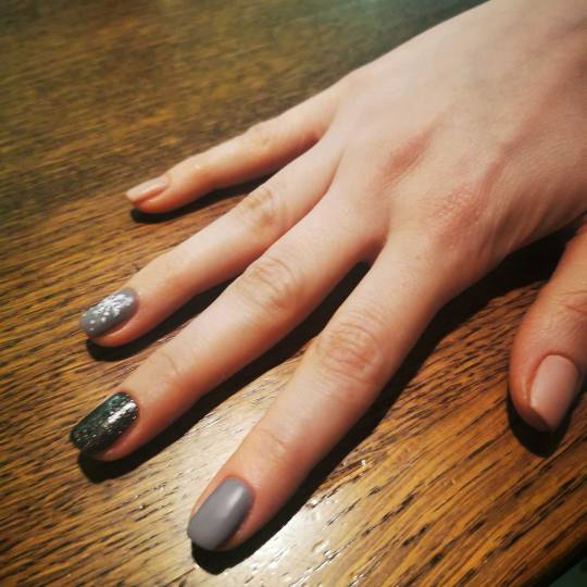 Bibi beauty centar #beograd Izlivanje noktiju Izlivanje noktiju gelom - kratki nokti bibi nails