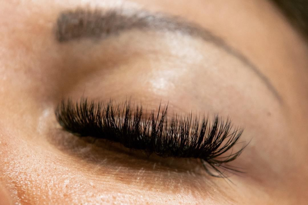 Ashanti Beauty Salon & Academy #beograd Nadogradnja trepavica Nadogradnja svilenih trepavica - mix metoda