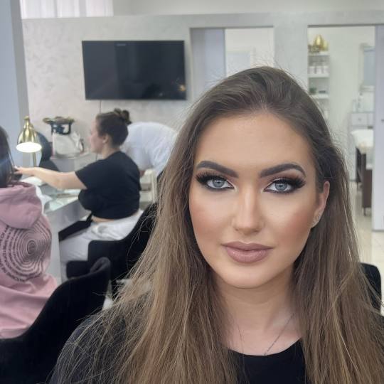 GM Beauty studio #beograd Make-up / šminkanje Profesionalno šminkanje + veštačke trepavice