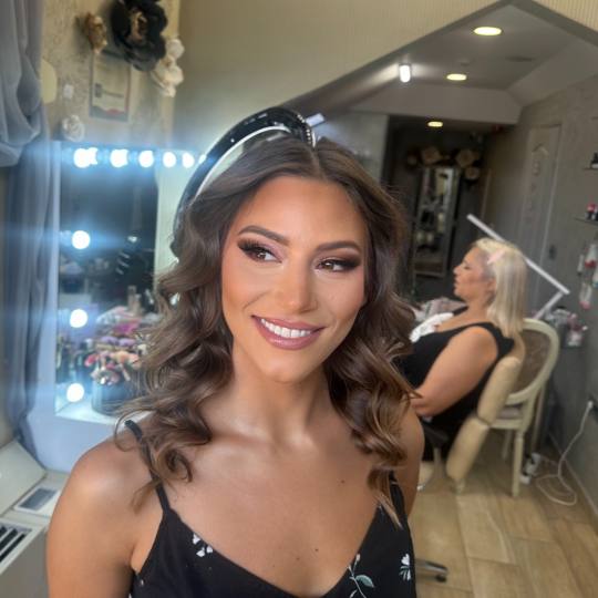 Bibi beauty centar #beograd Make-up / šminkanje Profesionalno šminkanje + svečana frizura Sminka 