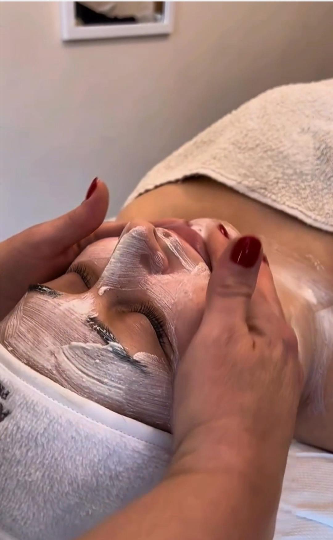 Sinergy - Zemun #beograd Masaža lica Masaža lica + enzimski piling + maska + UZ aplikacija ampule - za dame