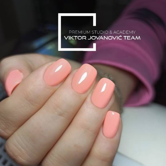 BEAUTY CENTER Viktor Jovanović #subotica Izlivanje noktiju Korekcija noktiju - S velicina