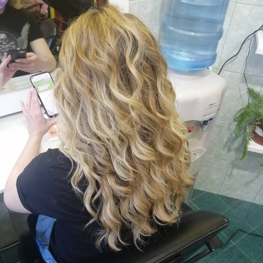 Feniranje na ravno - duga kosa - Candy S, Novi Sad Feniranje i stilizovanje Frizerski saloni Feniranje i stilizovanje, Novi Sad, Sajmište, Detelinara, Banatić