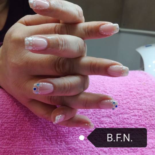 BODY. FACE & NAILS #beograd Ojačavanje noktiju Tackasti frenc Ojačavanje prirodnih noktiju gelom