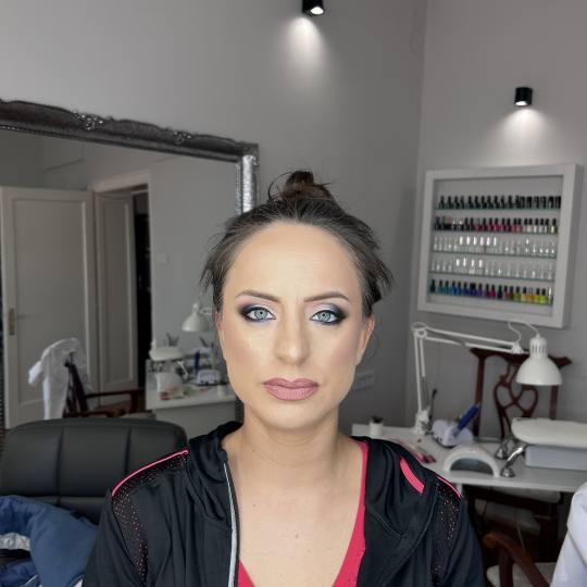 Ena beauty studio #nis Make-up / šminkanje Profesionalno šminkanje - bez veštačkih trepavica