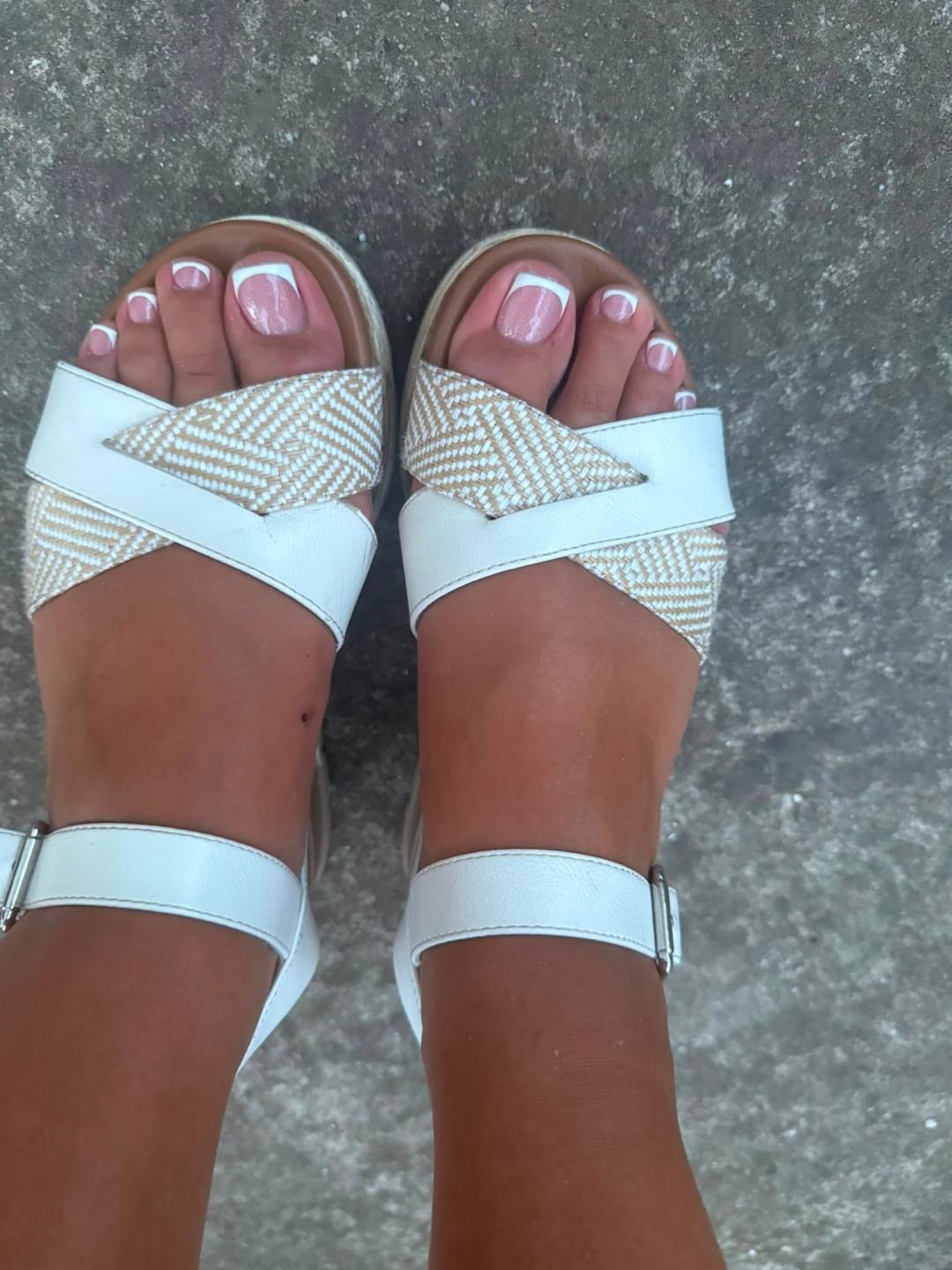 Estetski pedikir + rubber baza - Sneža Nails, Beograd Estetski pedikir Nokti Estetski pedikir, Beograd, Novi Beograd Stari Merkator