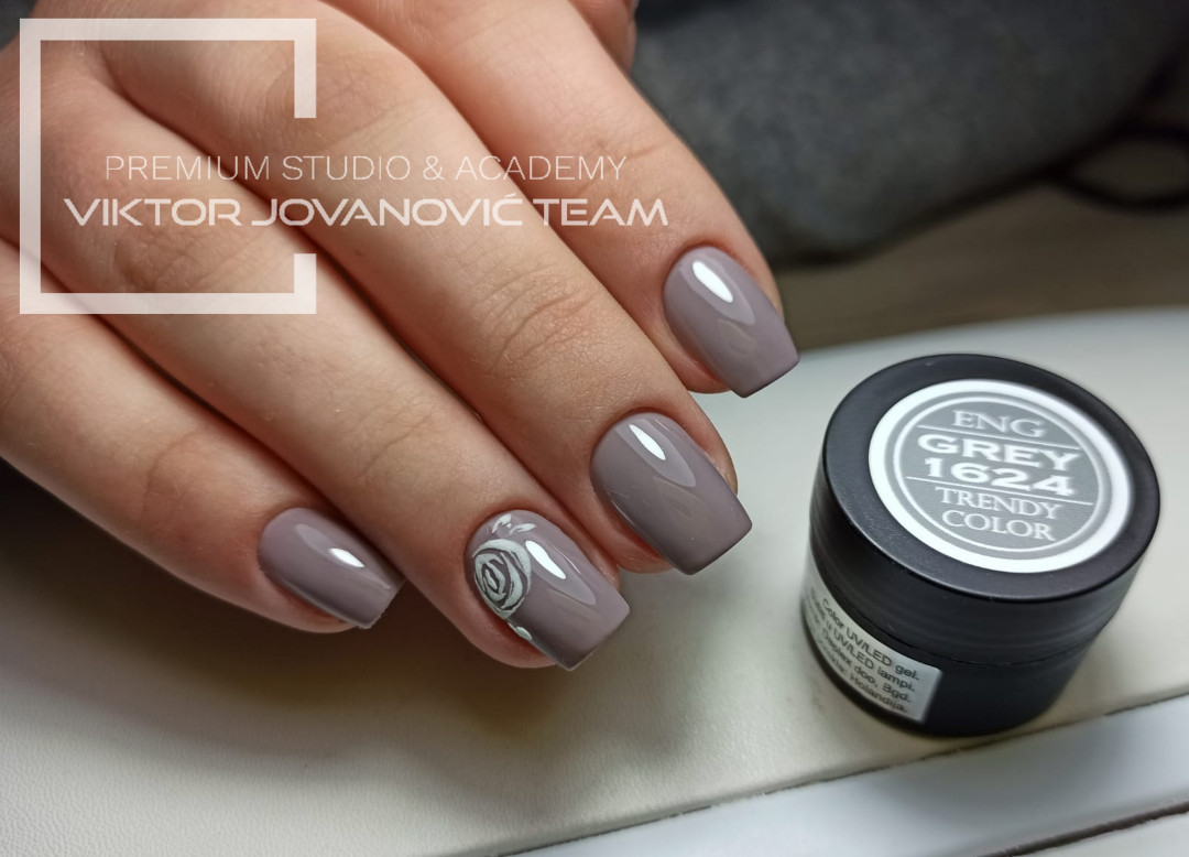 Korekcija noktiju - S velicina - BEAUTY CENTER Viktor Jovanović, Subotica Izlivanje noktiju Nokti Izlivanje noktiju, Subotica, Centar
