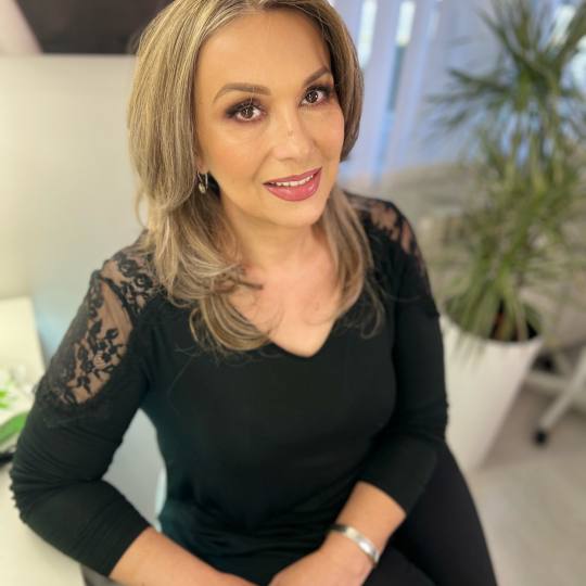 Skinlift Beauty Centar #nis Make-up / šminkanje Profesionalno šminkanje + veštačke trepavice