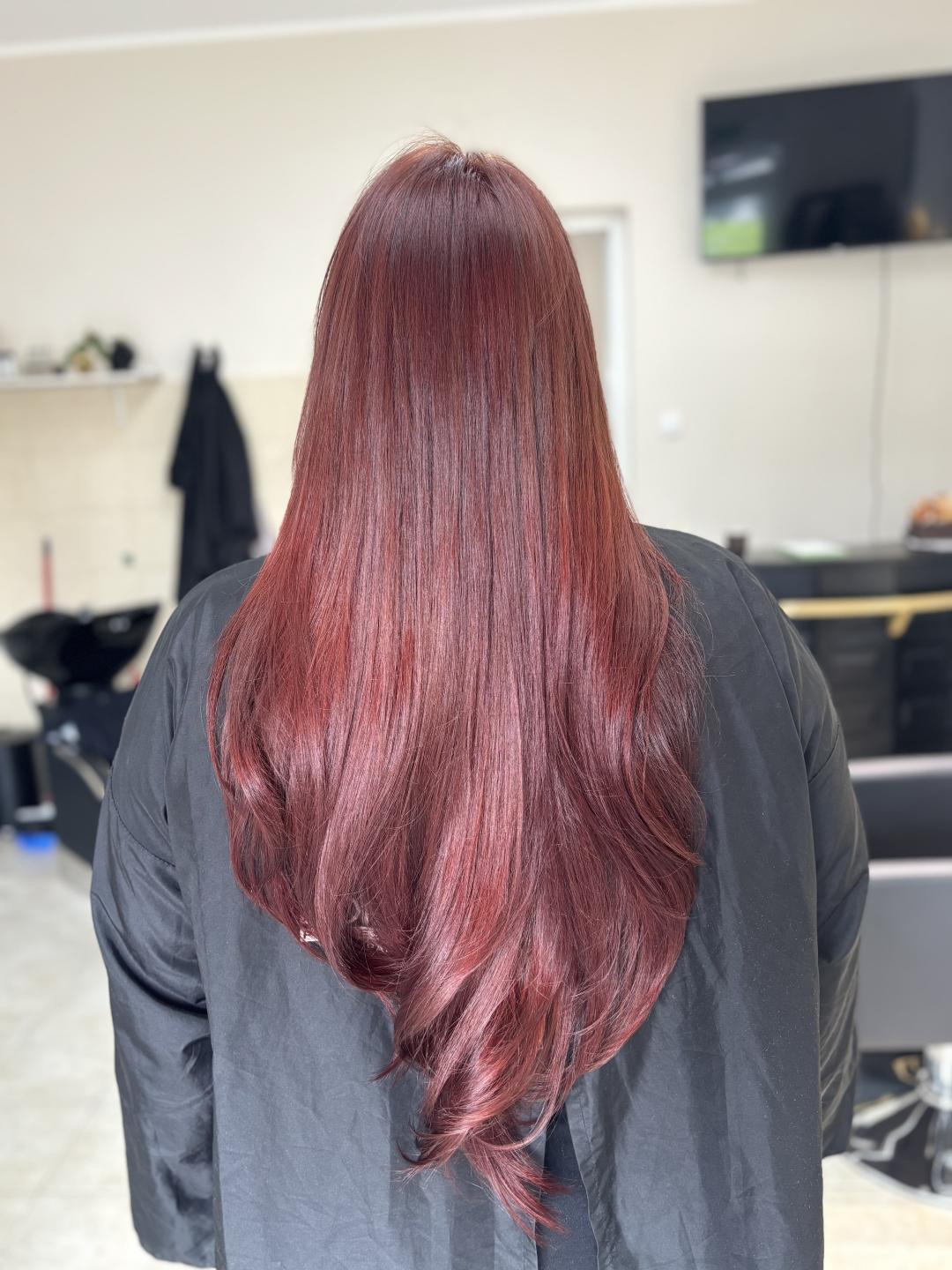 Farbanje cele dužine sa feniranjem- duga/extra duga kosa - Atelier Kat, Beograd Farbanje kose Frizerski saloni Farbanje kose, Beograd, Mirijevo