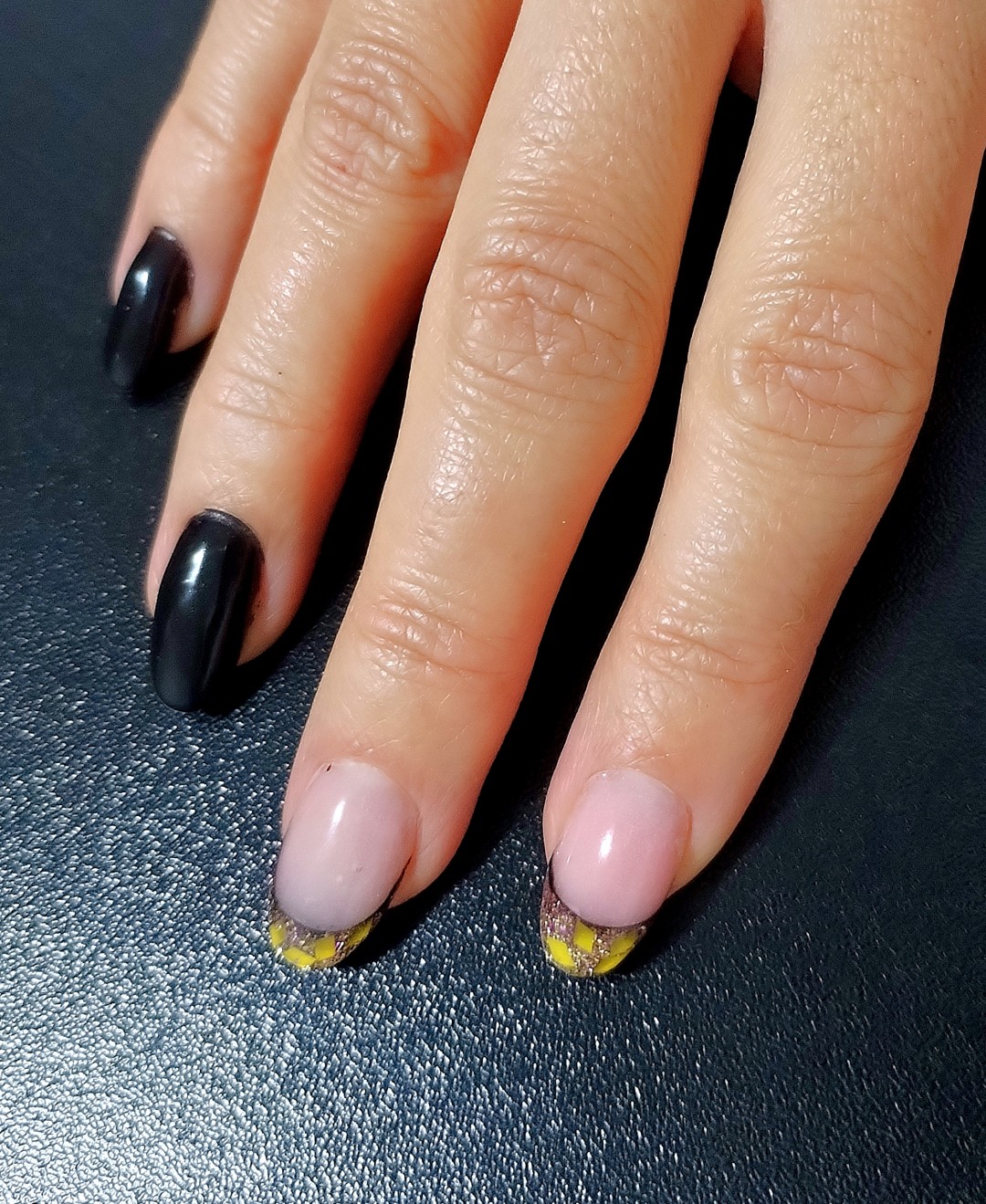 Krispy tattoo & nails #beograd Izlivanje noktiju Gradivni french - M dužina