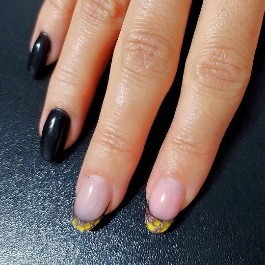 Krispy tattoo & nails #beograd Izlivanje noktiju Gradivni french - M dužina