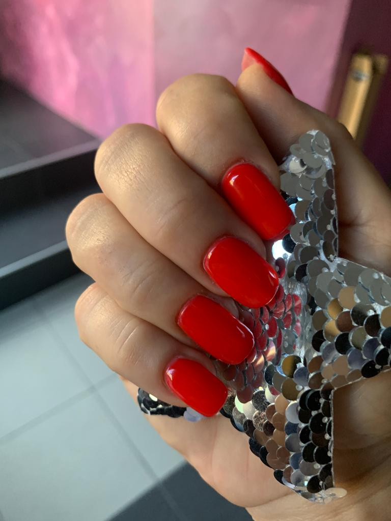 Beauty Queen Deluxe #beograd Izlivanje noktiju Izlivanje noktiju gelom + gel u boji