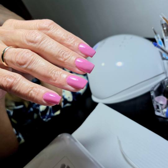Krispy tattoo & nails #beograd Izlivanje noktiju Izlivanje noktiju gelom - M dužina Izlivanje nokti
