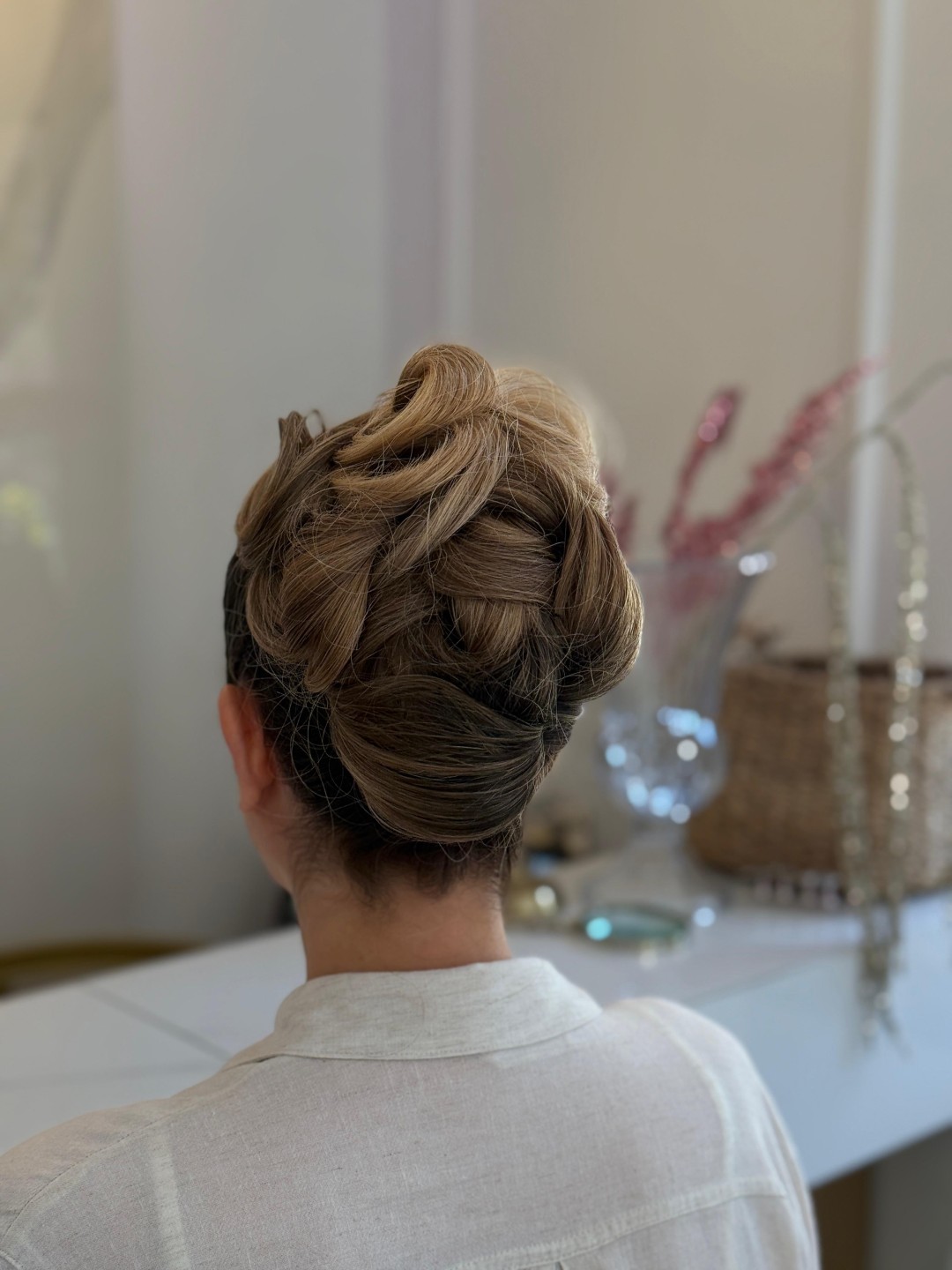 Svečana frizura II - Esthetique Privé, Beograd Nega i ojačavanje kose Frizerski saloni Nega i ojačavanje kose, Beograd, Centar, Stari grad, Dorćol