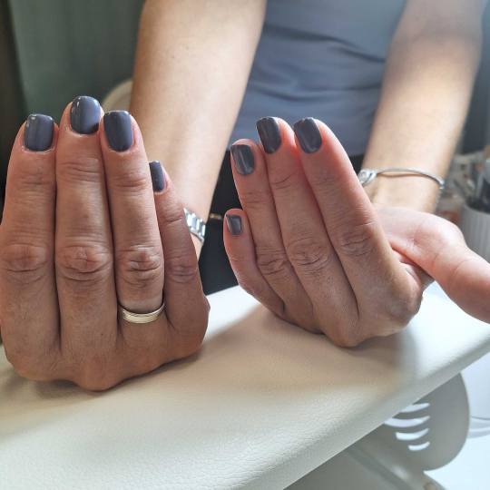 Monstera beauty salon #beograd Ojačavanje noktiju Ojačavanje prirodnih noktiju gelom - M dužina n