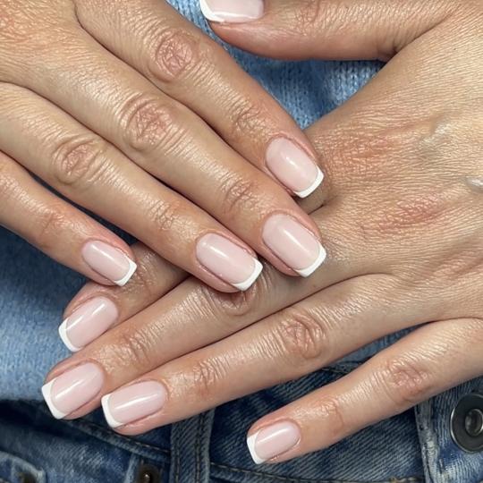 Fancy Girls #beograd Manikir Manikir + gel lak Nežni i elegantni nokti nikada ne izlaze iz mode✨