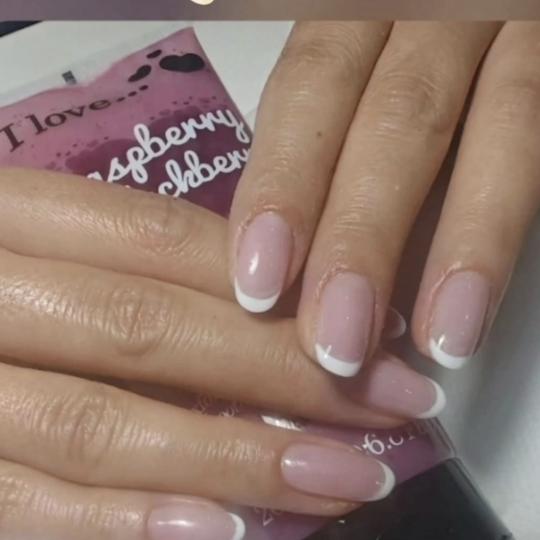 Beauty & Spa Zvončica #beograd Manikir Estetski manikir + rubber baza + french Aparatni manikir kor