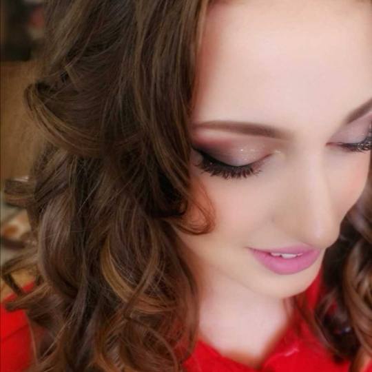 Bibi beauty centar #beograd Svečane i frizure za svadbu Profesionalno šminkanje + svečana frizura