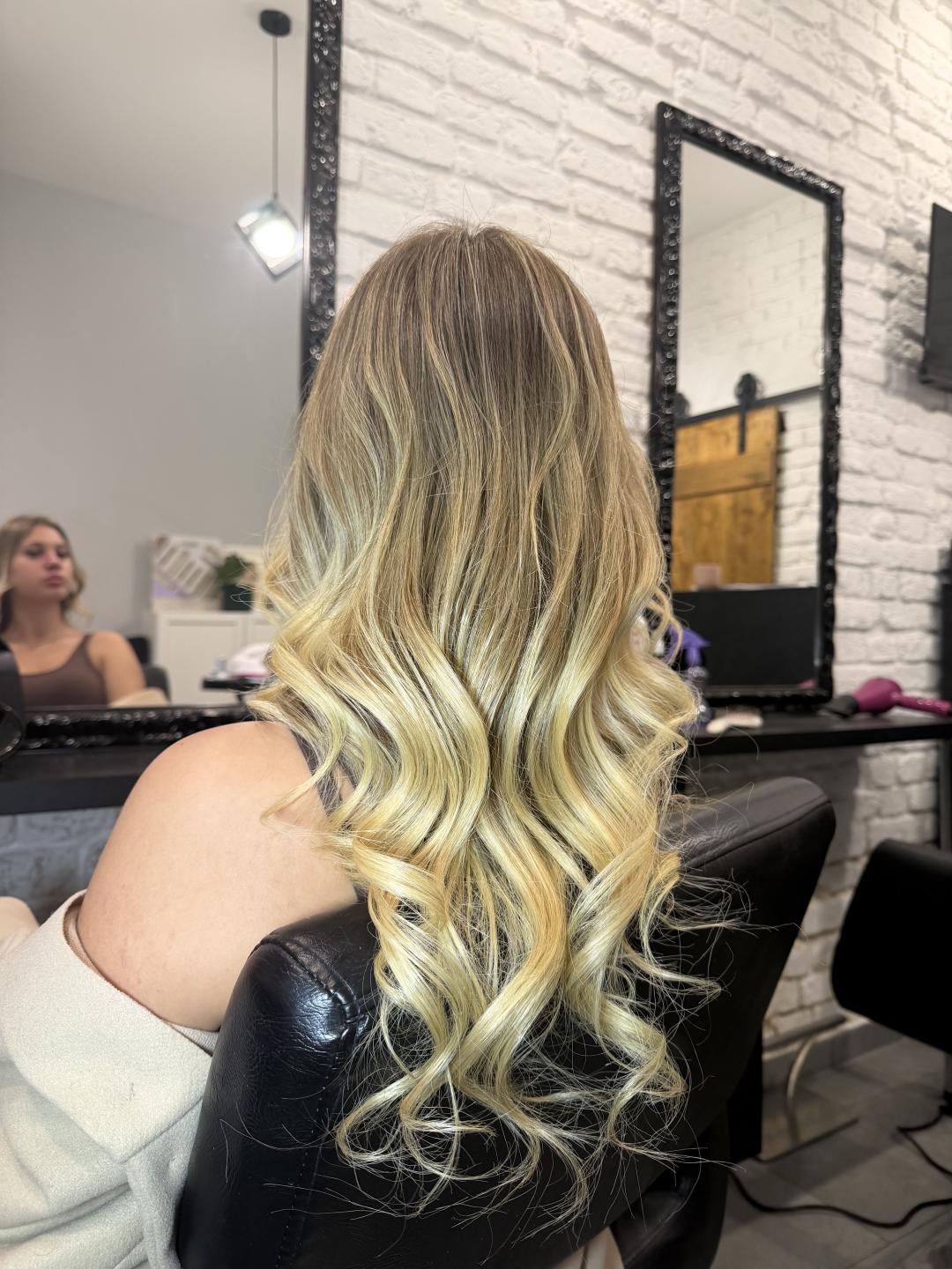 Feniranje na lokne - duga kosa - Dolce 712, Beograd Feniranje i stilizovanje Frizerski saloni Feniranje i stilizovanje, Beograd, Vukov spomenik, Đeram