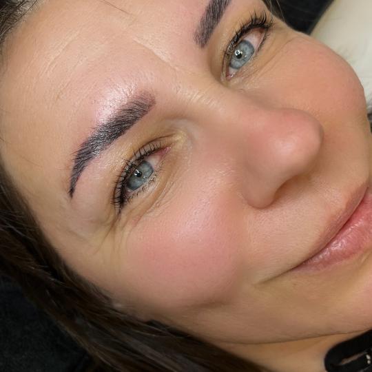 Artist Alex Studio #nis Obrve Lash + brow lift sa farbanjem obrva