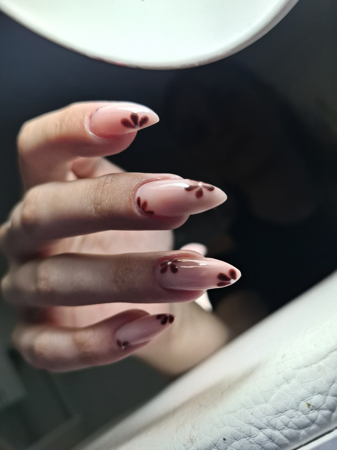 Korekcija noktiju gelom - Beauty Studio by Milica Pavlović, Beograd Korekcija noktiju Nokti Korekcija noktiju, Beograd, Karaburma, Višnjička banja