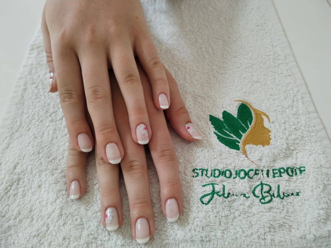 Studio joge i lepote Jelena Bilcar #beograd Tretmani ruku Manikir + gel lak