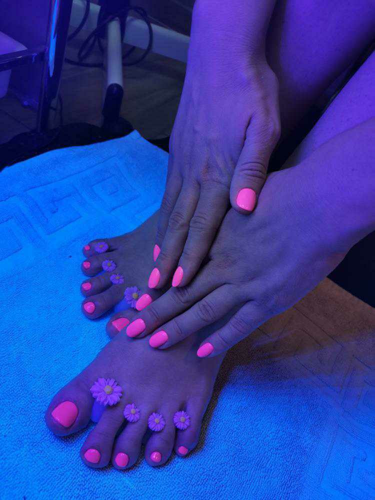 Bibi beauty centar #beograd Estetski pedikir Estetski pedikir + gel lak