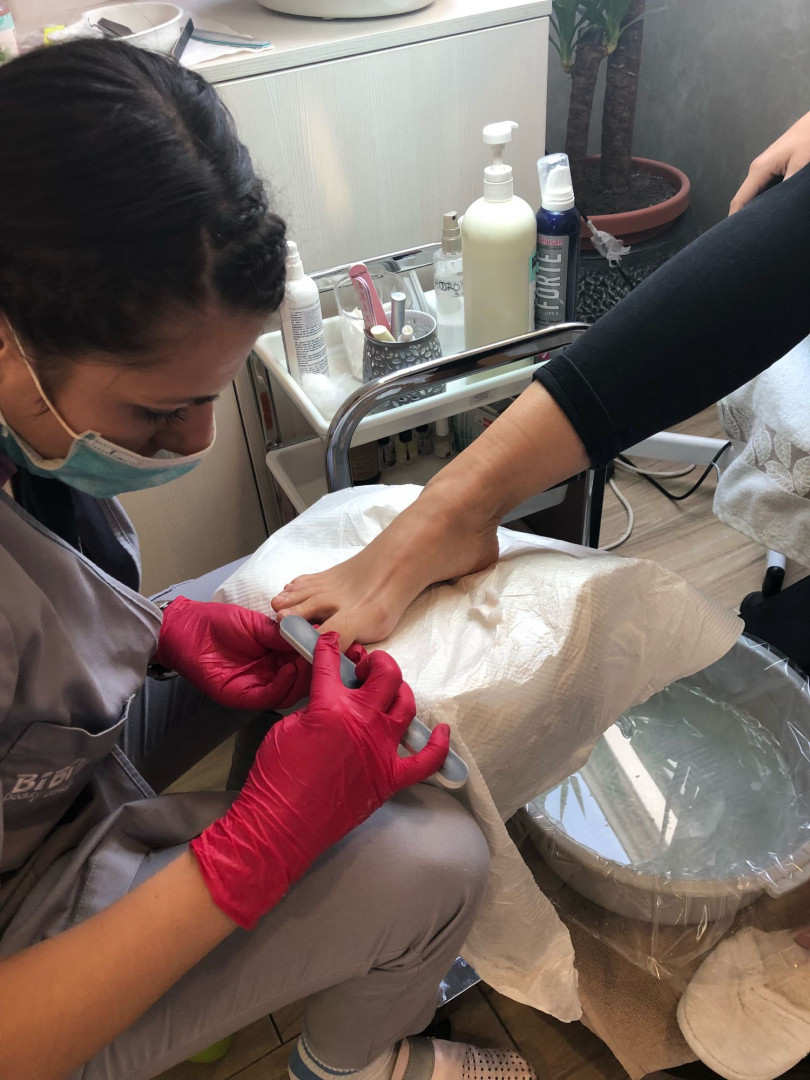 Bibi beauty centar #beograd Medicinski pedikir Medicinski pedikir + lakiranje noktiju