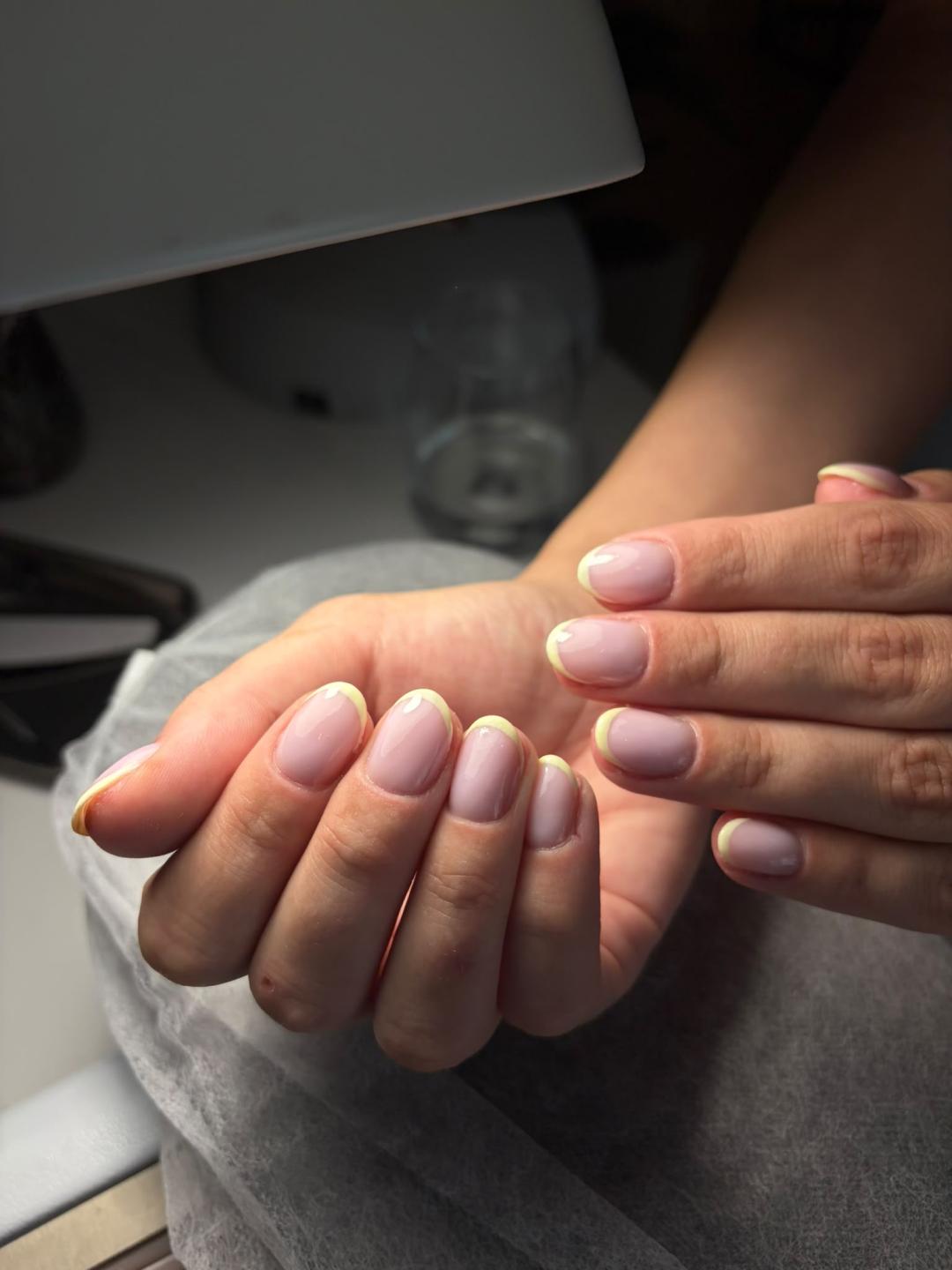 French - dodatak uz uslugu - Aria Beauty Concept, Pančevo Lakiranje noktiju Nokti Lakiranje noktiju, Pančevo, Centar