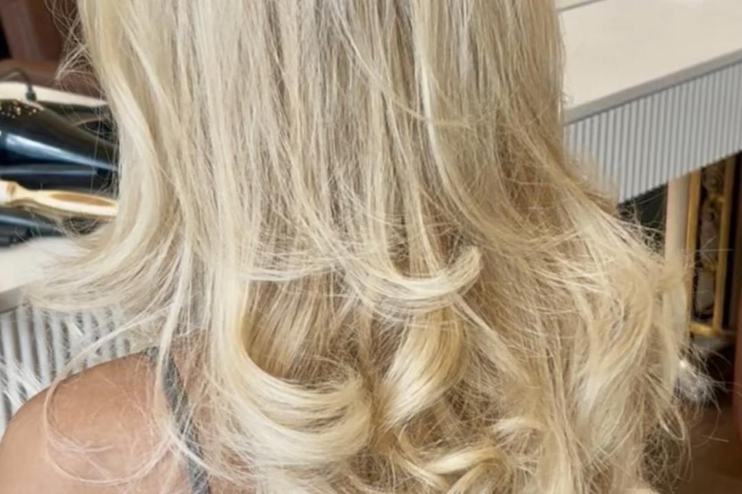 Feniranje na talase / lokne - duga kosa - Diamond Beauty, Beograd Feniranje i stilizovanje Frizerski saloni Feniranje i stilizovanje, Beograd, Zemun Gornji grad, Zemun polje, Altina, Galenika, Batajnica