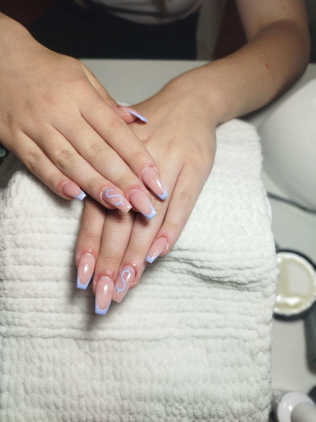 Izlivanje noktiju gelom - L dužina - Studio Diva Lux, Niš Izlivanje noktiju Nokti Izlivanje noktiju, Niš, Medijana