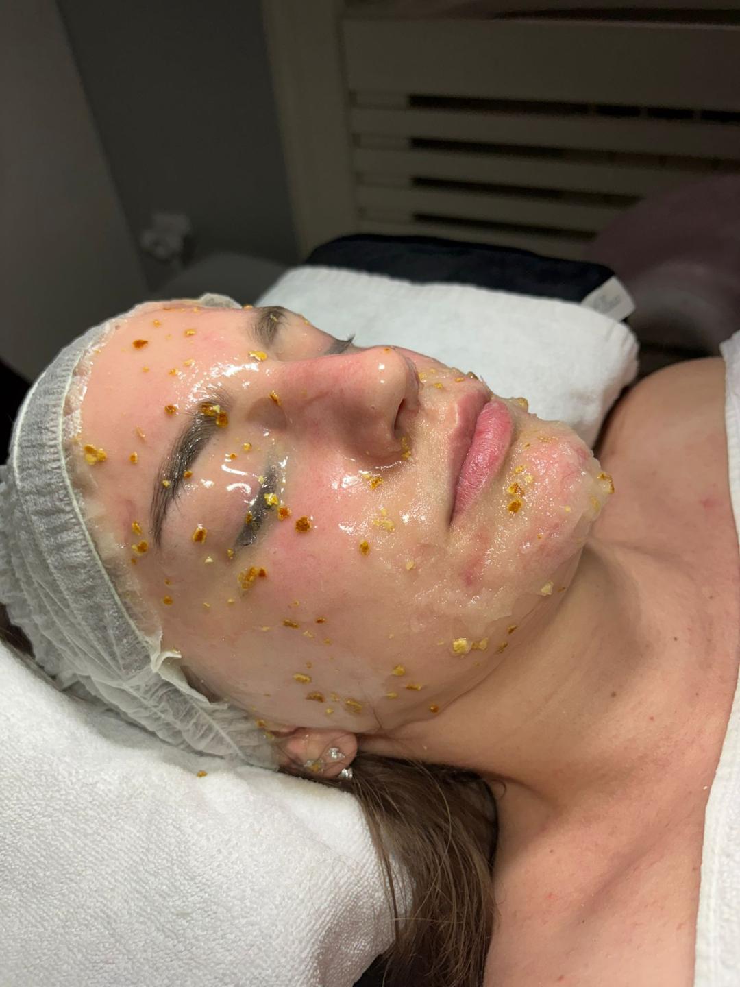 Bioloski tretman lica sa lux maskom Illuminating orange - Angels, Novi Sad Tretman lica Lice Tretman lica, Novi Sad, Centar - Stari grad