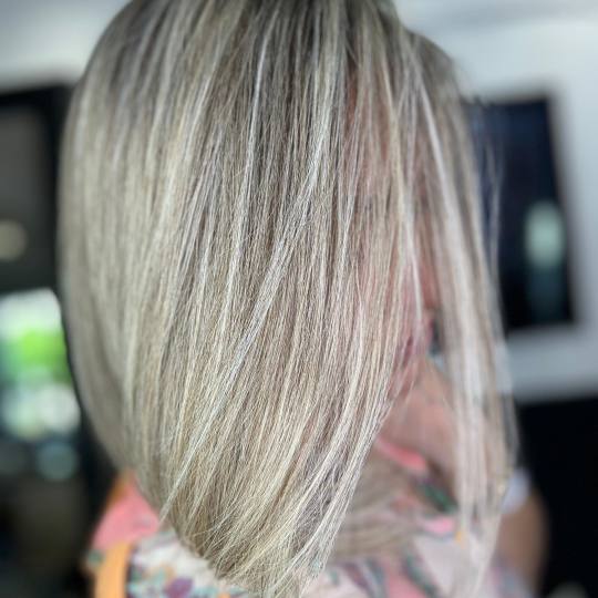Studio Benvenuto #beograd Pramenovi Pramenovi na foliju / Balayage + feniranje - kosa srednje dužin