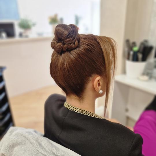 Novelle #beograd Svečane i frizure za svadbu Podizanje pola kose - duga kosa