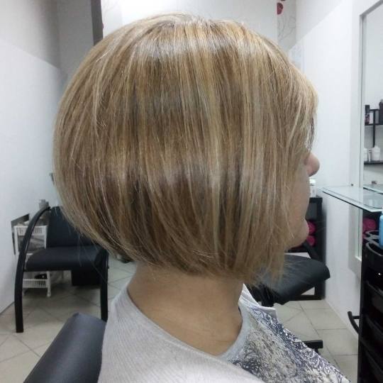 Hairrific #novisad Pramenovi Pramenovi blanšem + preliv + feniranje - kratka kosa pramenovi + šiš