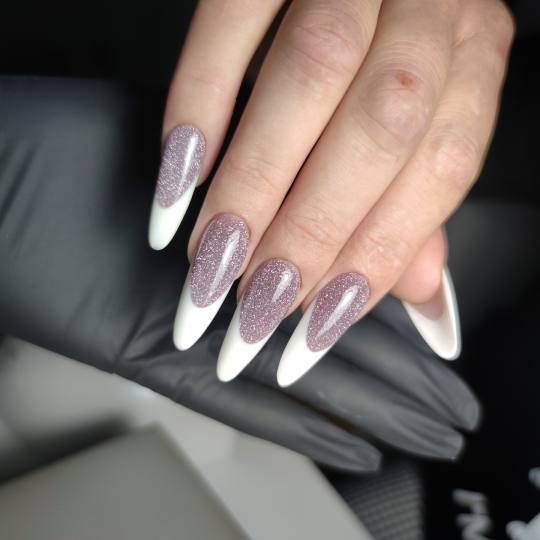 Elegance Touch #beograd Izlivanje noktiju ✨️Građeni frenč ✨️ jedna od omiljenih tehnika za