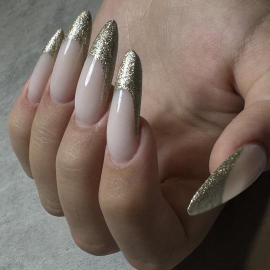 Elle beauty center #novisad Izlivanje noktiju Izlivanje noktiju - XL dužina