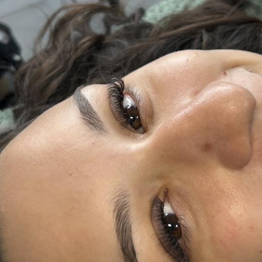 Beauty Code by Nela #novisad Brow lift / laminacija obrva Nadogradnja svilenih trepavica mini volume