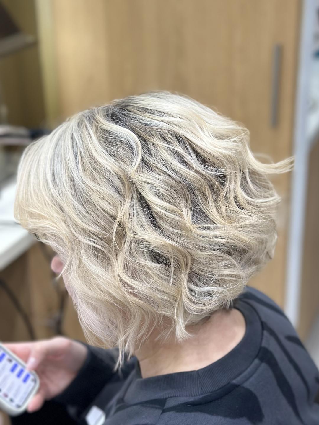 Diana Body & Hair Studio #beograd Feniranje i stilizovanje Feniranje na talase - kosa srednje dužine