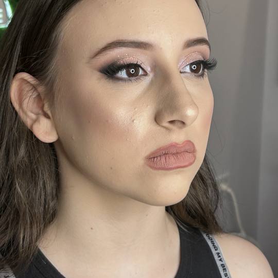 Ena beauty studio #nis Make-up / šminkanje Profesionalno šminkanje + veštačke trepavice